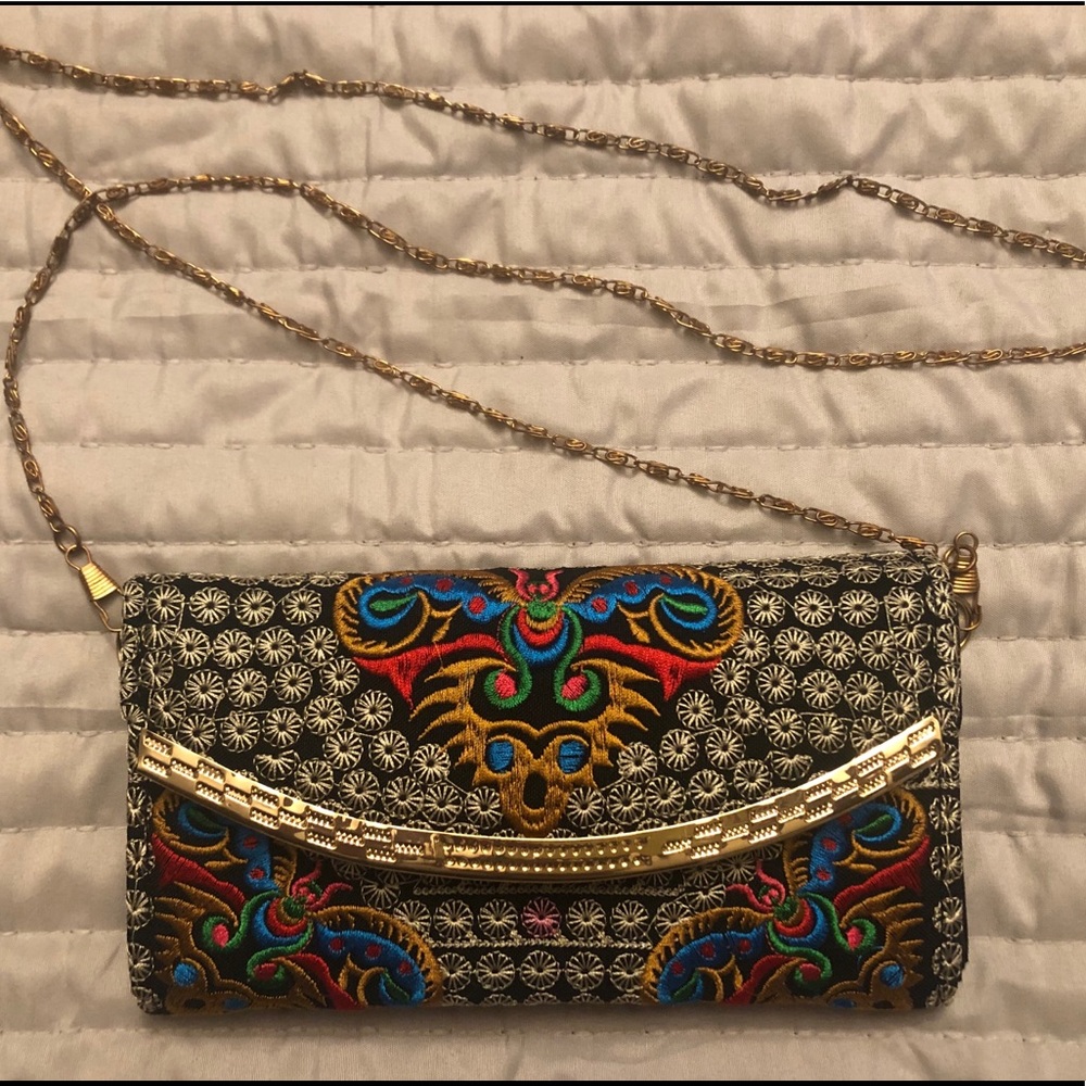 Floral embroidery clutch